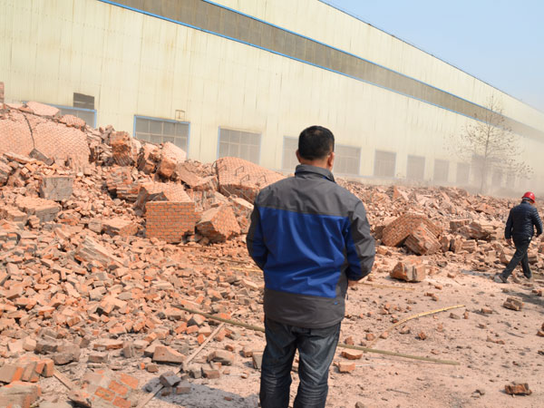 萬榮(70米)煙囪爆破工程