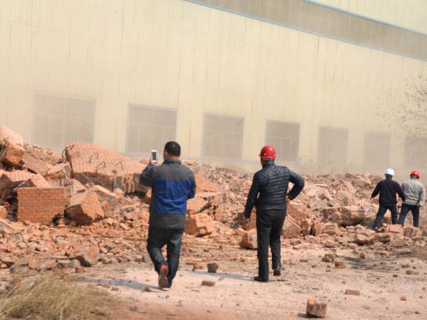 萬榮(70米)煙囪爆破工程